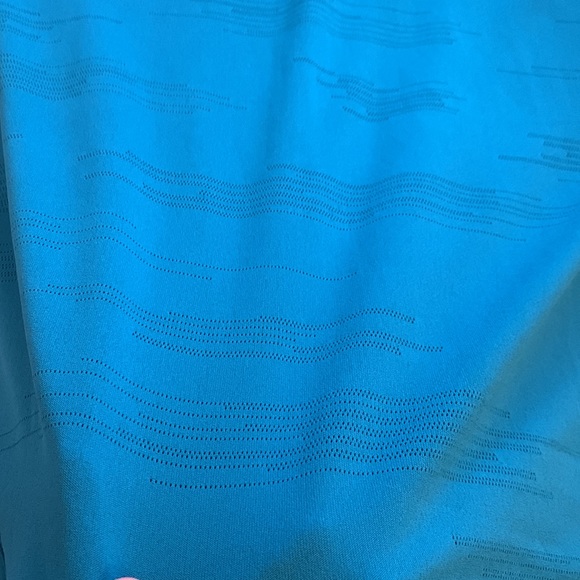 3 Oakley shirt in excellent condition at good price. - Picture 9 of 9